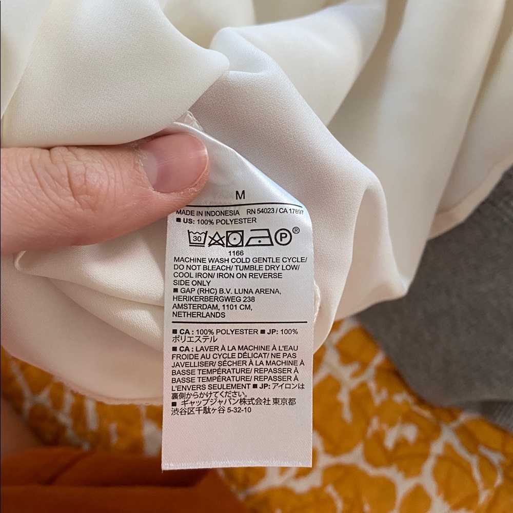 Medium Banana Republic White Long Sleeve Blouse - Picture 6 of 6